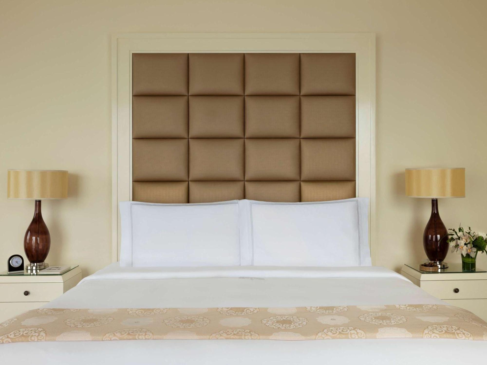 Raffles Makati Hotel 5*