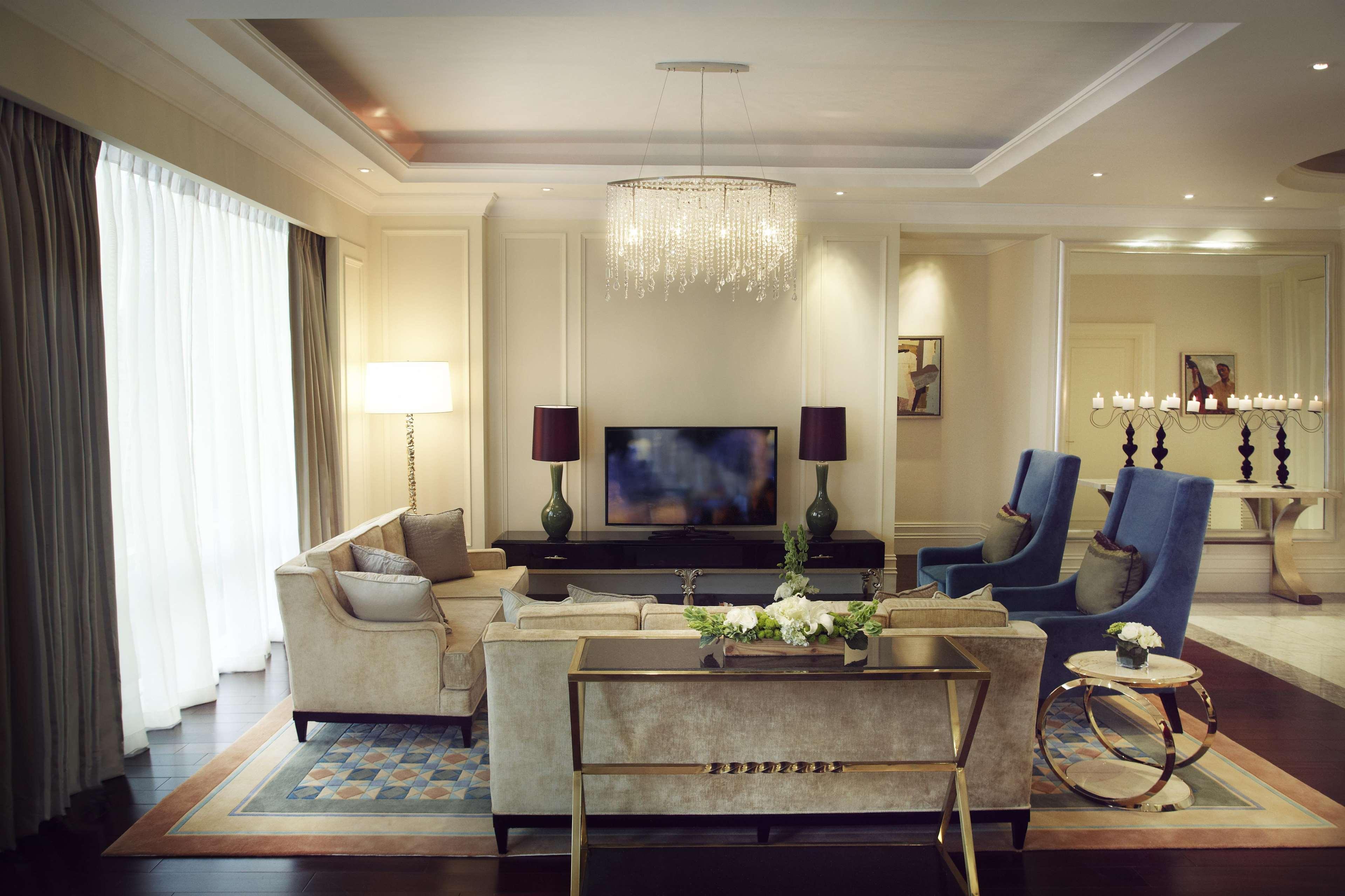Hotel Raffles Makati 5*