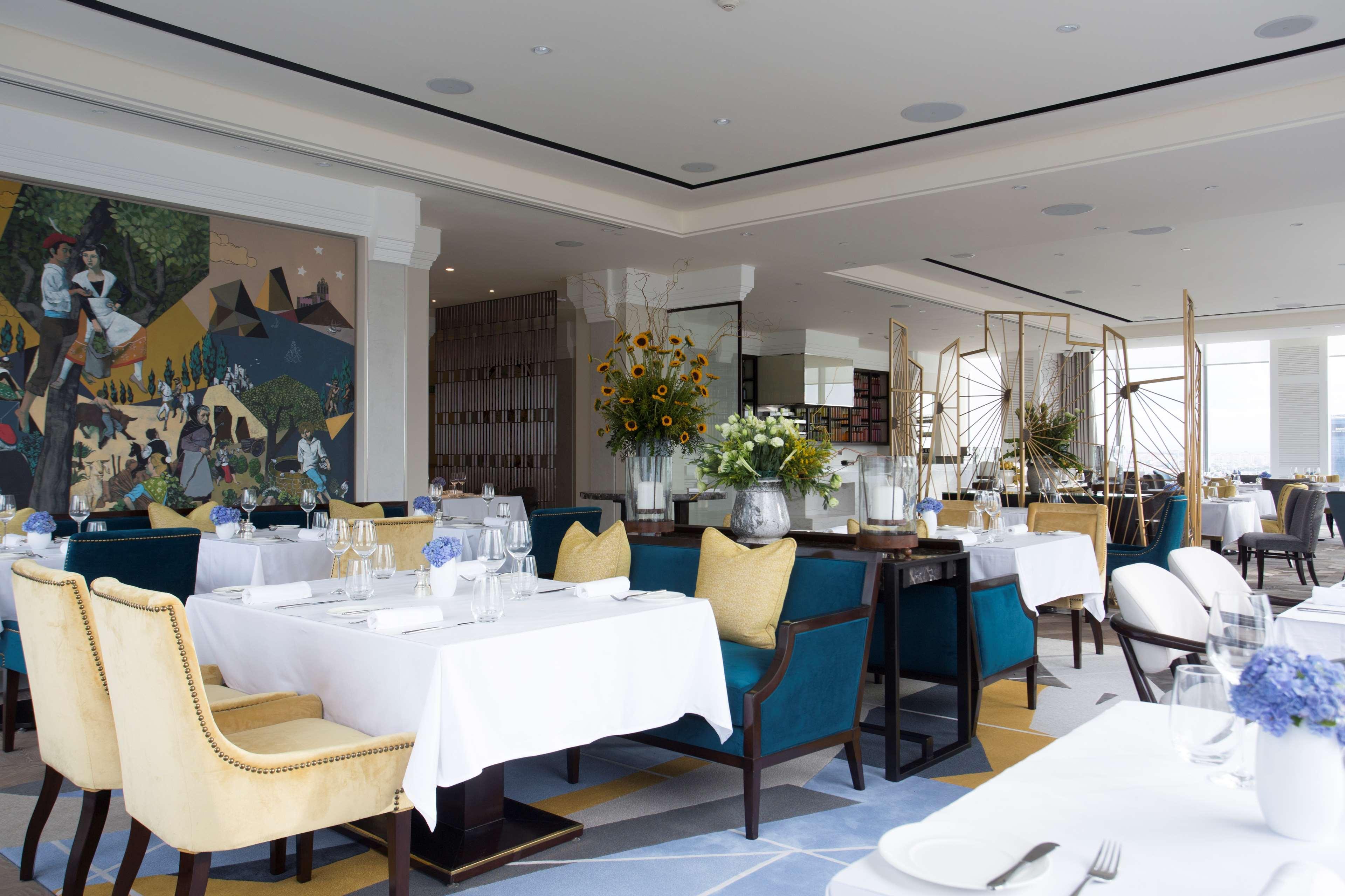Hotel Raffles Makati 5*