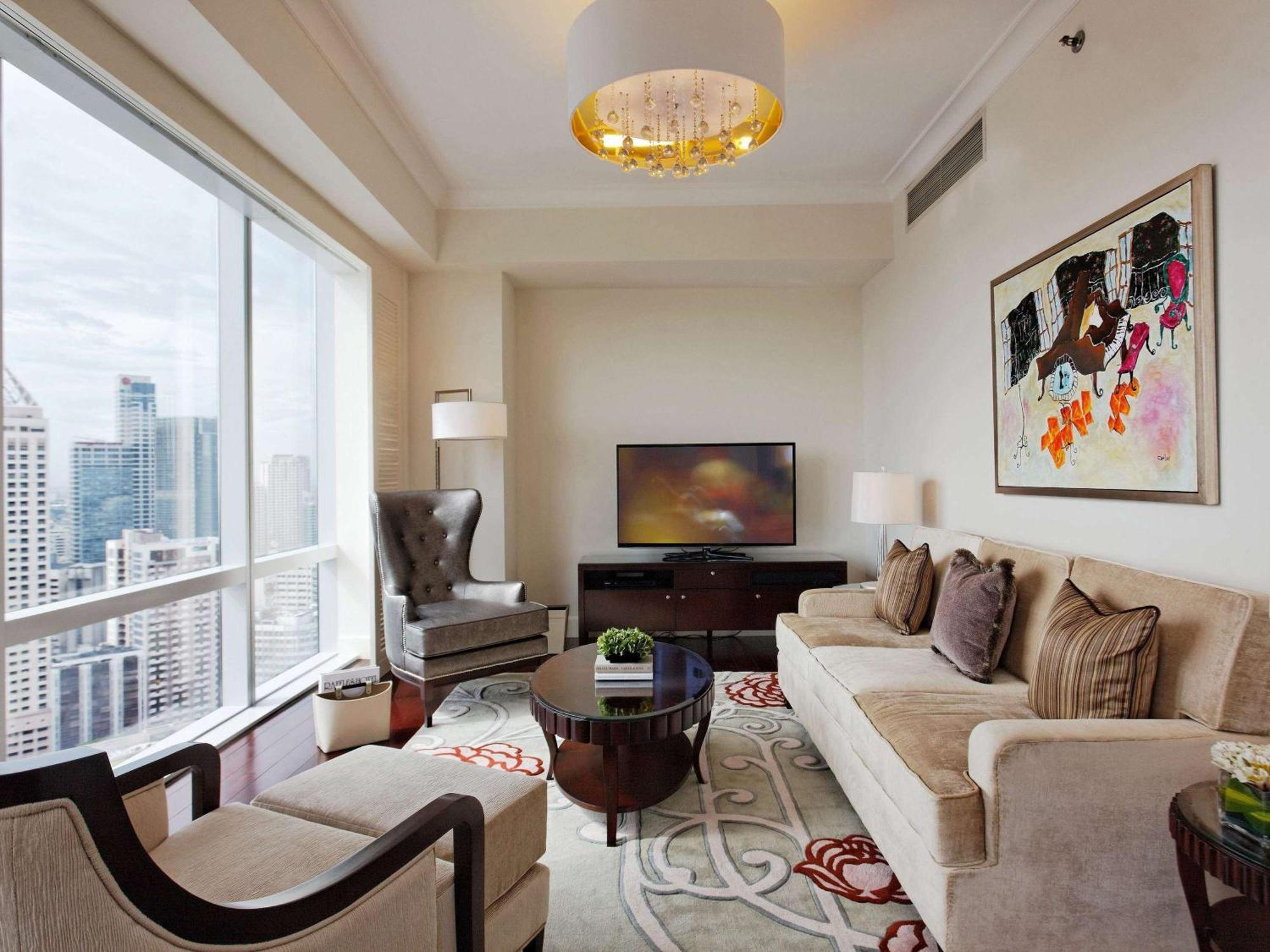 Hotel Raffles Makati 5*